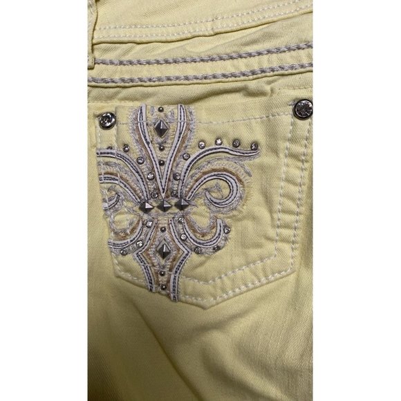 Miss Me Jeans Yellow Denim 98% Cotton Embellished Cuffed Capri Pants Inseam 20" - Picture 4 of 11